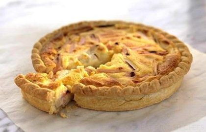 Rhubarb and crème fraiche tart