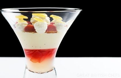 Rhubarb and crumble trifle