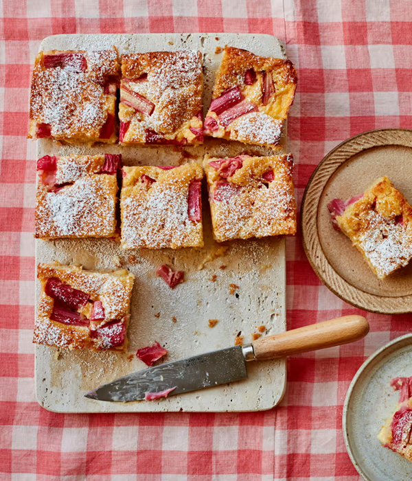 Rhubarb and custard traybake