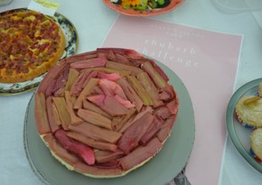 Rhubarb and ginger cheesecake