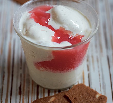 Rhubarb and ginger purée