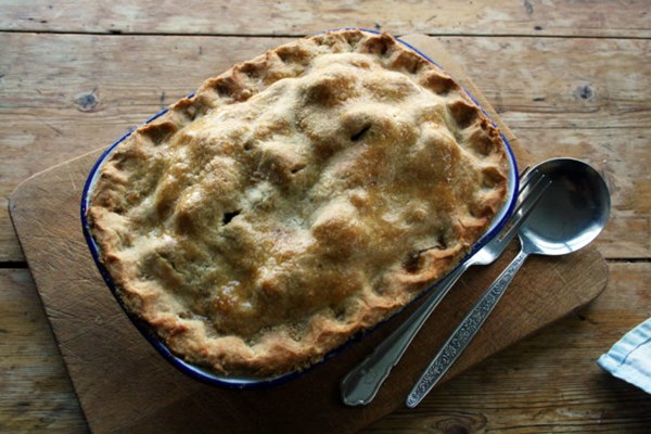Rhubarb and muesli pie