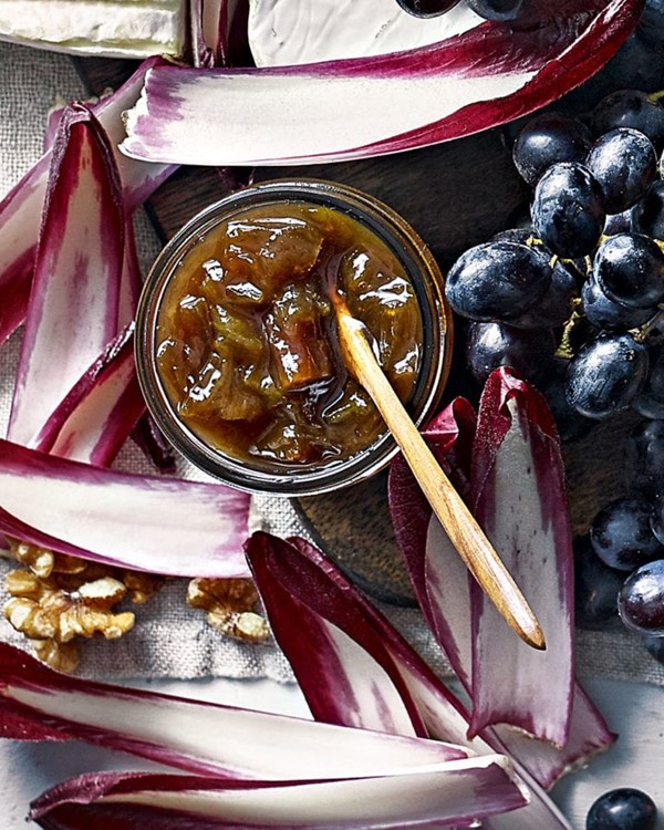 Rhubarb and onion chutney