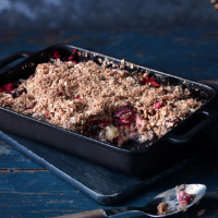 Rhubarb and pear crumble 