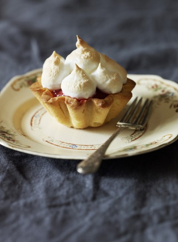 Rhubarb and raspberry meringue tarts