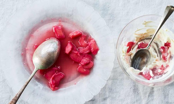 Rhubarb and stem ginger fool