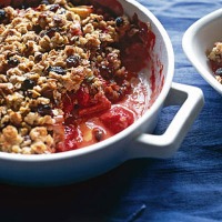 Rhubarb and strawberry breakfast crisp