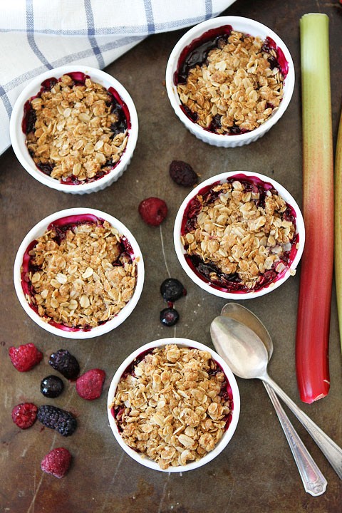 Rhubarb berry crisp