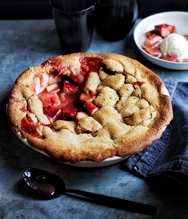 Rhubarb, brown sugar and fennel pie