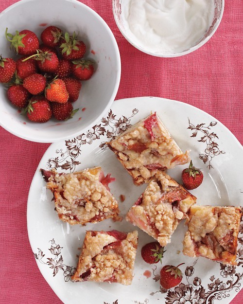 Rhubarb buckle