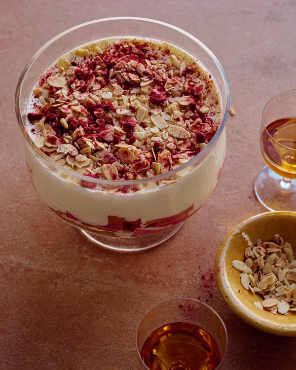 Rhubarb, cardamom and mascarpone trifle