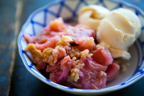 Rhubarb crumble