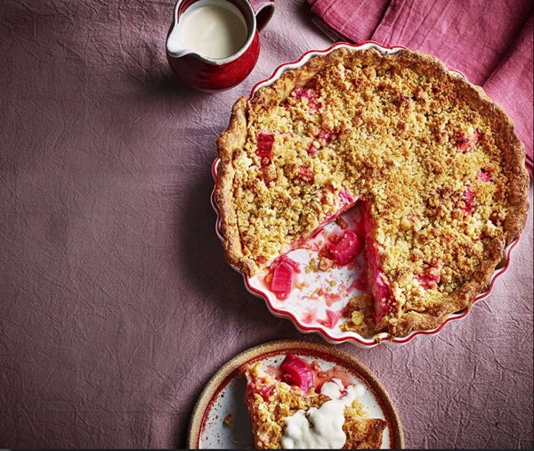 Rhubarb crumble pie