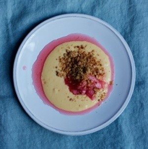 Rhubarb, custard, crumble