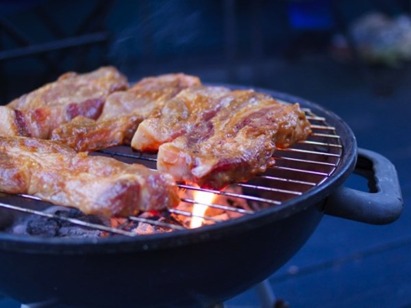 Rhubarb-ecue country ribs