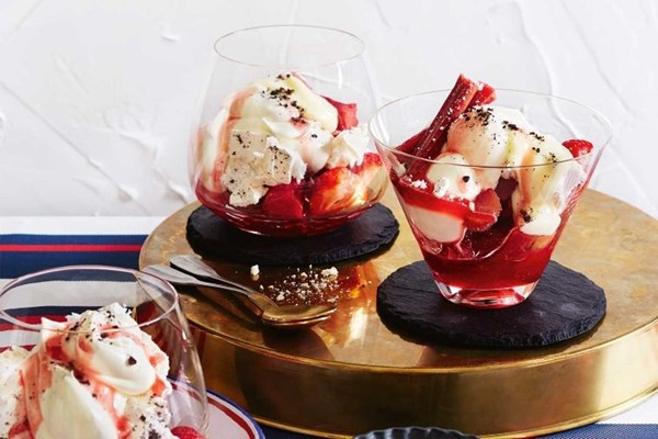 Rhubarb Eton mess
