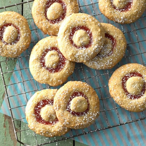 Rhubarb-filled cookies