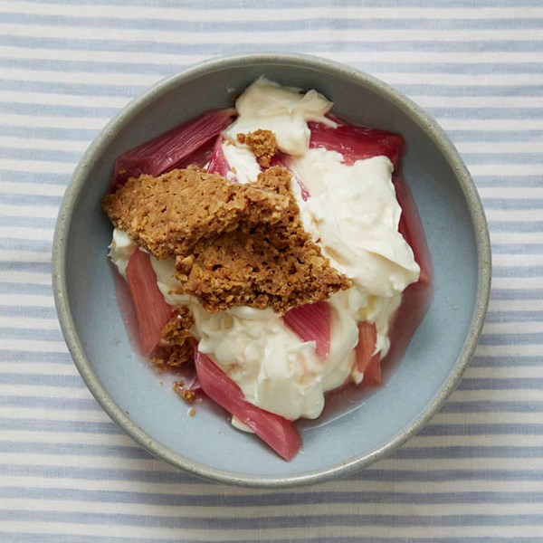 Rhubarb fool and oat biscuits
