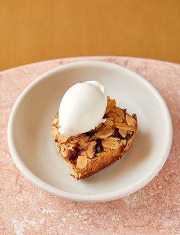 Rhubarb frangipane