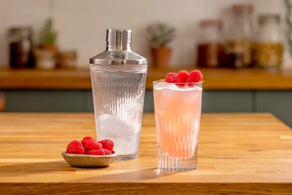 Rhubarb gin fizz