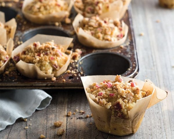 Rhubarb-ginger muffins with rhubarb-vanilla bean streusel