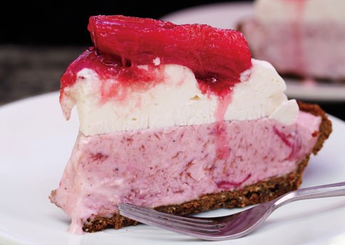 Rhubarb-gingersnap icebox pie
