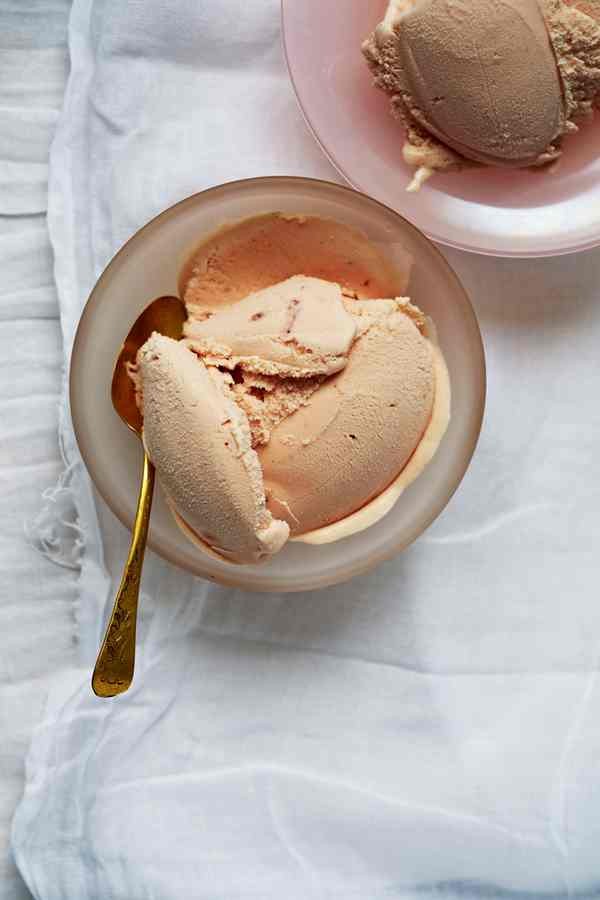 Rhubarb ice-cream 