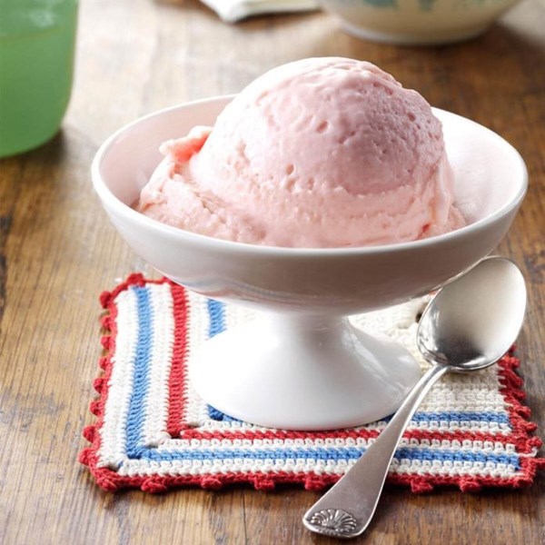 Rhubarb ice cream
