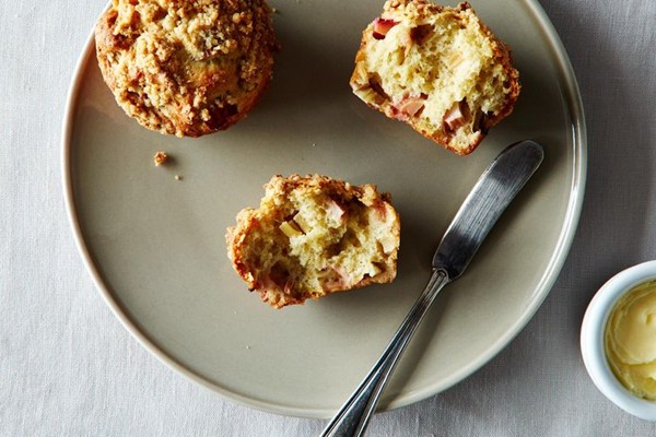 Rhubarb lavender streusel muffins 