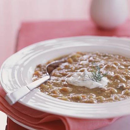 Rhubarb-lentil soup with crème fraîche