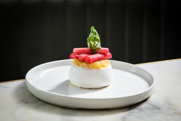 Rhubarb meringue