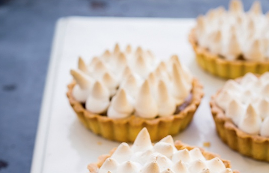 Rhubarb meringue tartlets