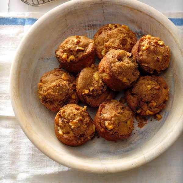 Rhubarb nut muffins