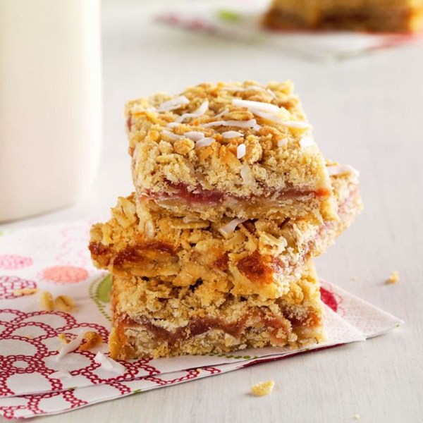 Rhubarb oat bars 