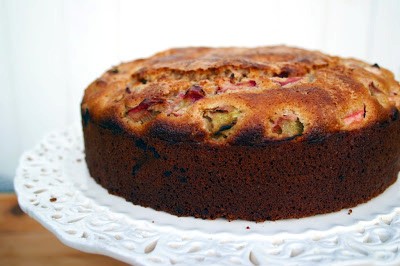 Rhubarb, olive oil and spelt cake