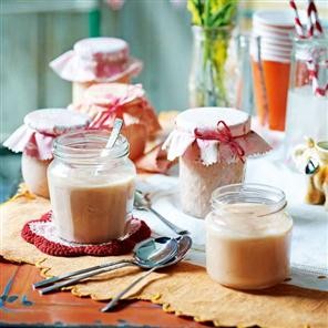 Rhubarb, orange and rosemary curd