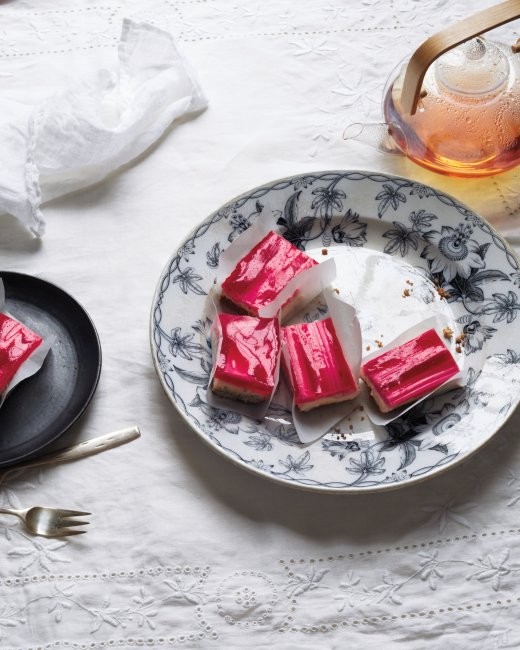 Rhubarb-raspberry cheesecake squares