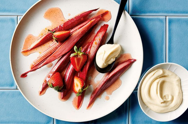 Rhubarb, strawberries and cream