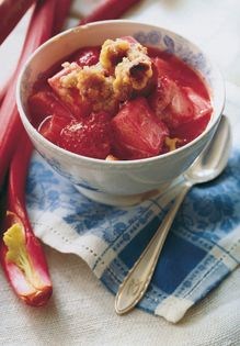 Rhubarb-strawberry crisp with cinnamon-walnut topping