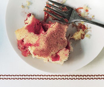 Rhubarb strawberry pudding cake