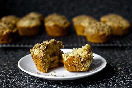 Rhubarb streusel muffins