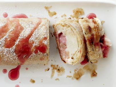 Rhubarb-tarragon strudels