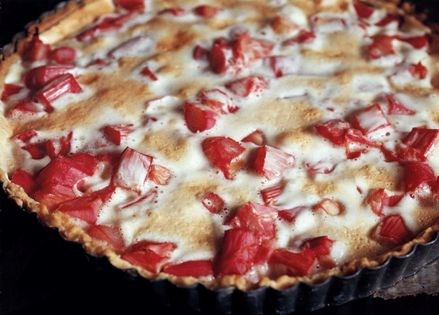 Rhubarb tart with ginger custard