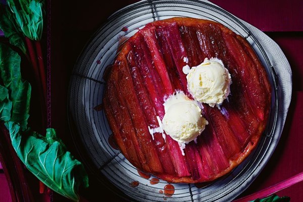 Rhubarb tarte Tatin with rosé caramel