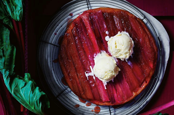 Rhubarb tarte Tatin with rosé caramel