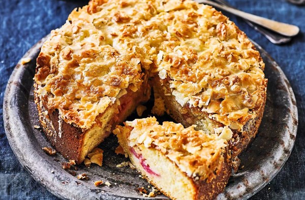 Rhubarb Tosca cake