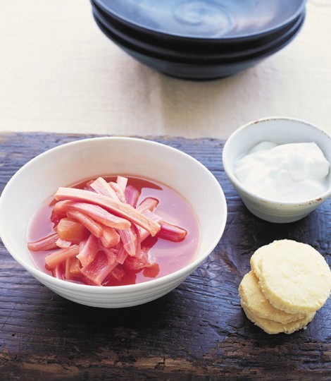 Rhubarb with Greek yogurt and short biscuits