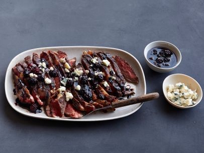 Rib-eye steaks with berries and blue cheese