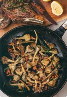 Rib of beef with artichokes and mushrooms