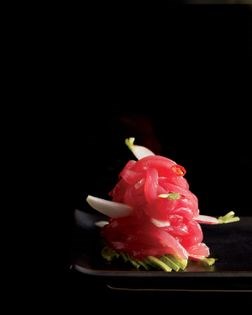 Ribbons of tuna with ginger marinade 